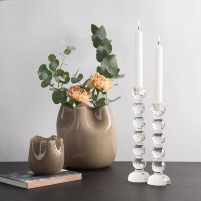 Broste Copenhagen Lysglass Esther Fungi - Elegant lysglass laget i farget glass, vist sammen med Broste Copenhagen Vase Esther Fungi og Margit Brandt Lysestake Crystal Iconic Clear