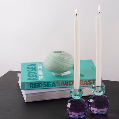 Miss Etoile Lysestake Krystall Purple & Mint - Unik krystall lysestake i herlig fargemix, vist sammen med Eden Outcast Vase Twirl