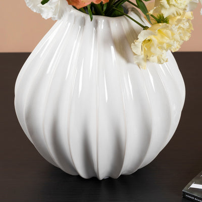 Broste Copenhagen Vase Wide Ivory - Statement vase av keramikk