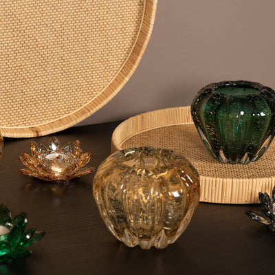 EDG Vase Farget Glass Green - farget glass vase sammen med EDG Fat Rattan Natural og EDG Vase Farget Glass Amber