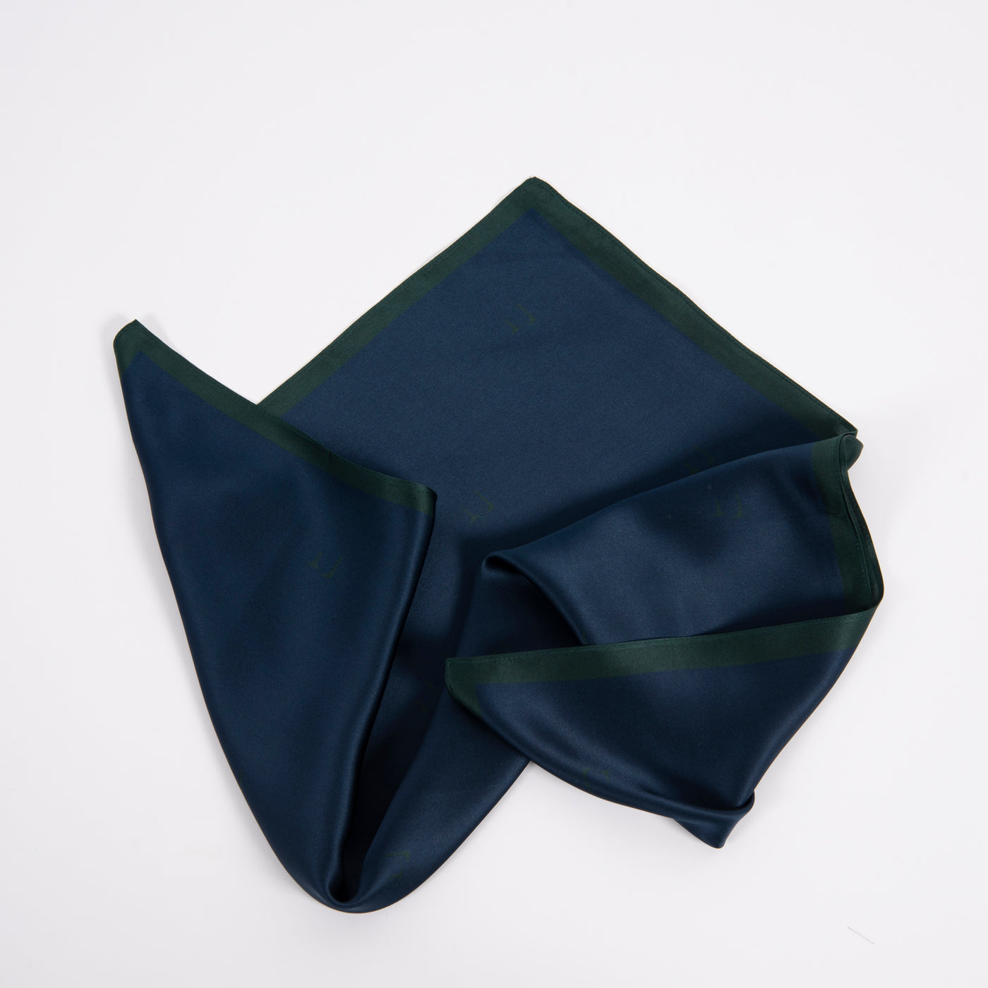 Frimino Paris Blue Silkeskjerf - Mørkeblå skjerf i 100% silke med mørk grønn kant og diskre print