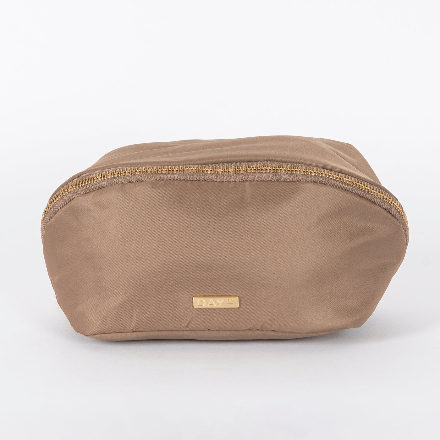 DAY Beautybag Clam Caribou i beige blankt stoff med glidelås i gullfarge og to innvendige rom